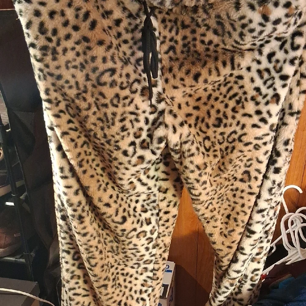 No Boundaries Leopard Print Teddy Jacket in Tan and Black - Picture 9 of 12